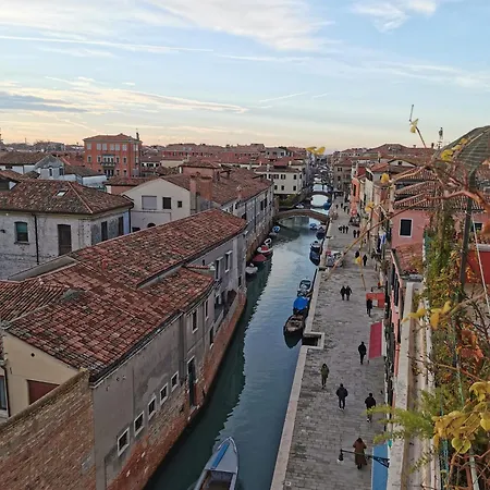 Large Three-bedroom With Canal View In Cannaregio