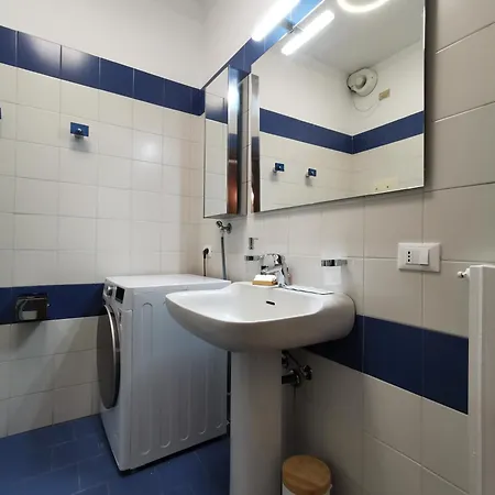 Large Three-bedroom With Canal View In Cannaregio Lejlighed *