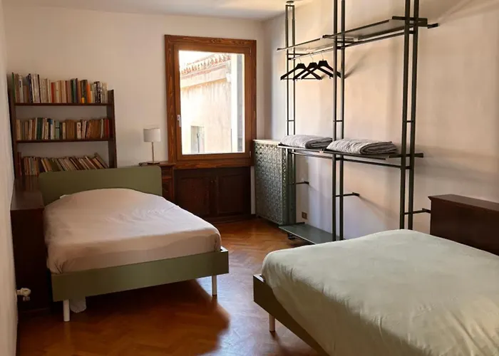 Large Three-bedroom With Canal View In Cannaregio * Venedig