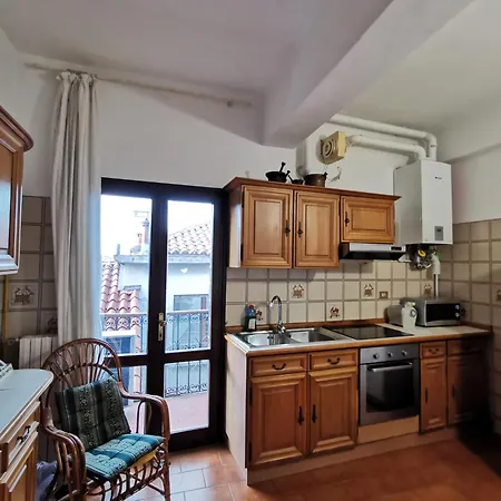 Large Three-bedroom With Canal View In Cannaregio *