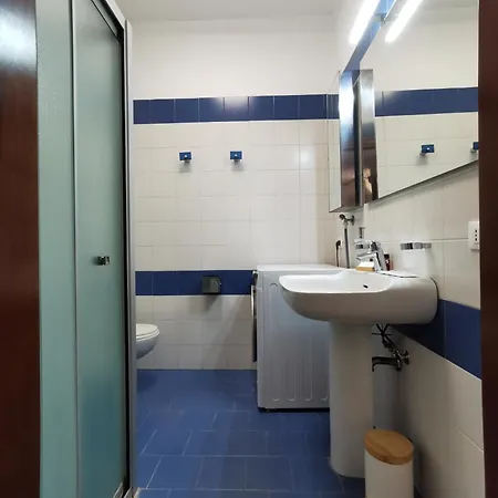 Daire Large Three-bedroom With Canal View In Cannaregio