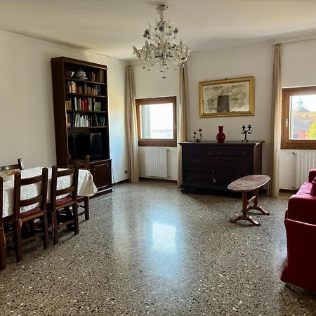 Large And Bright With Canal View Apartment *