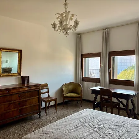 Large And Bright With Canal View * Venice