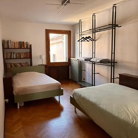 Large Three-bedroom With Canal View In Cannaregio * Venedik